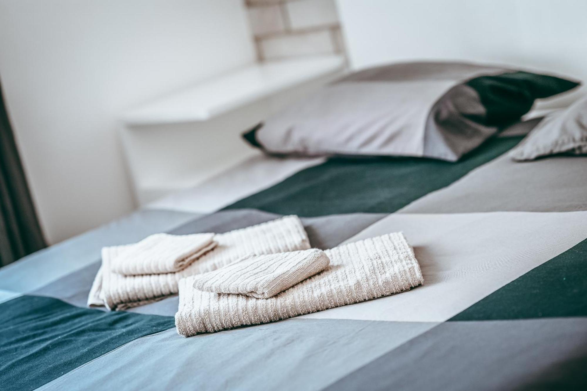 Wake Up Esch City Eksteriør bilde